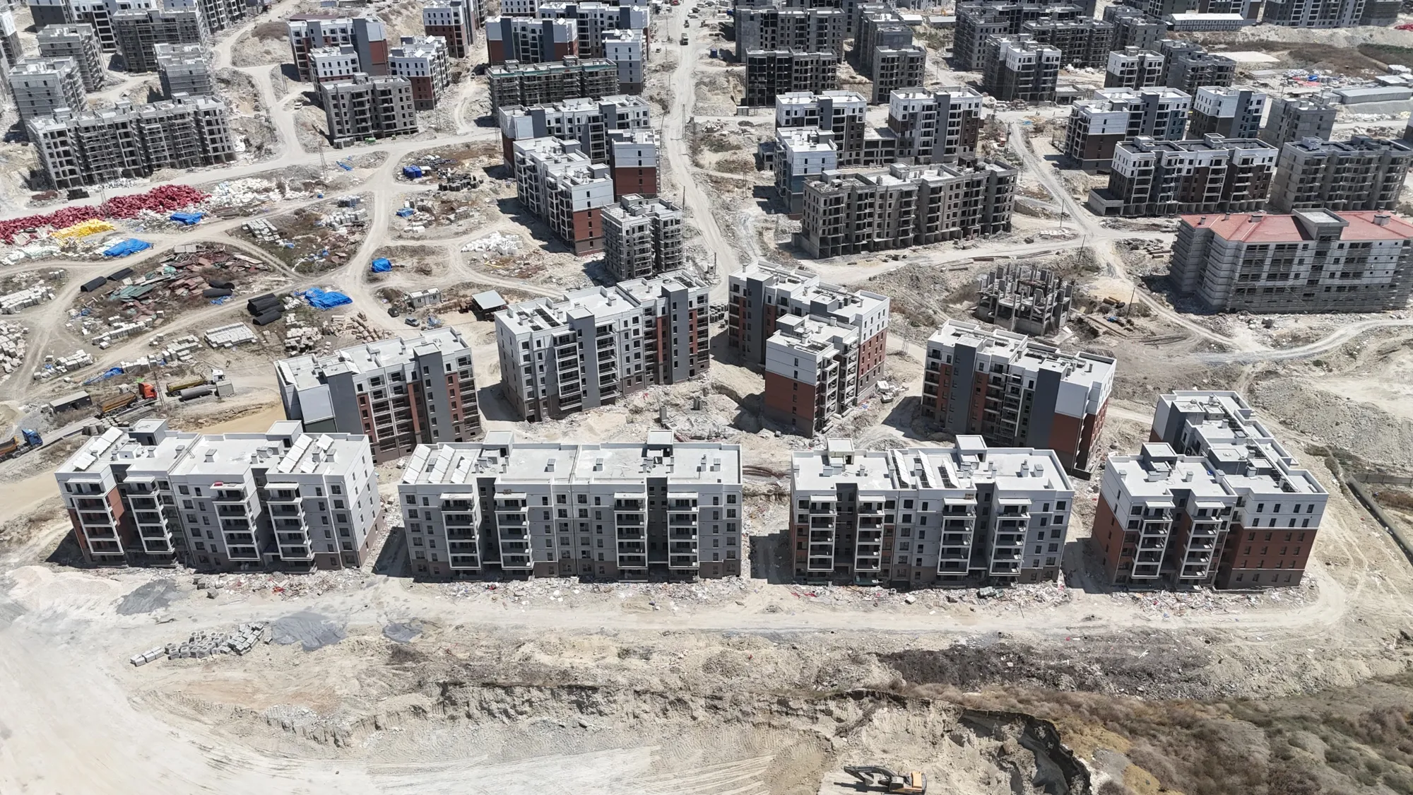 İstanbul İli, Arnavutköy İlçesi, Sazlıbosna Mevki, 1. Bölge, 2.Etap 800 Adet Konut (+6 Kd) Ve 56 Adet Dükkân İnşaatı İle Altyapı Ve Çevre Düzenleme İşi