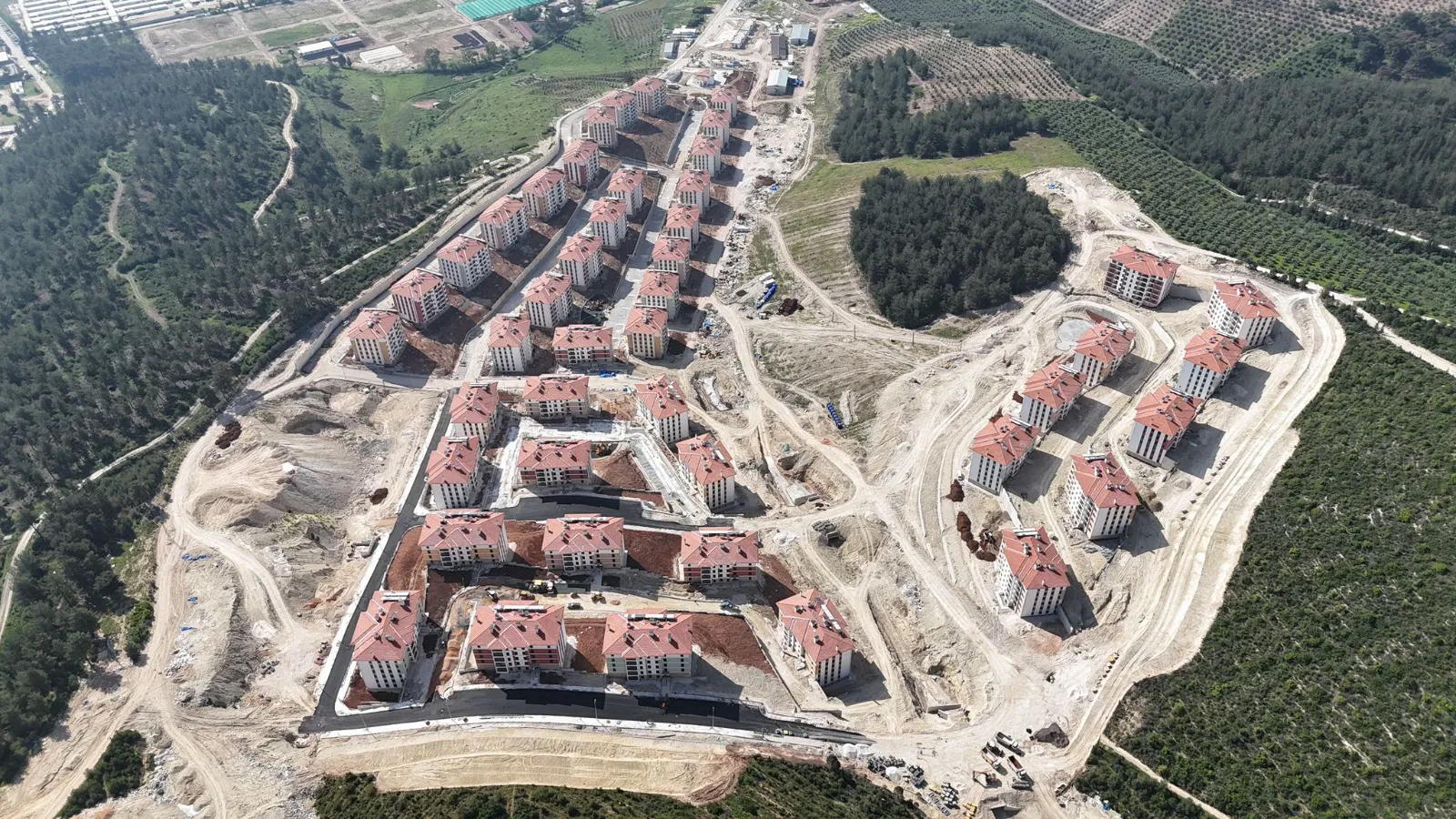 Hatay İli, Antakya İlçesi, Serinyol Mahallesi 983 Konut İnşaatı İle Altyapı Ve Çevre Düzenlemesi İşi