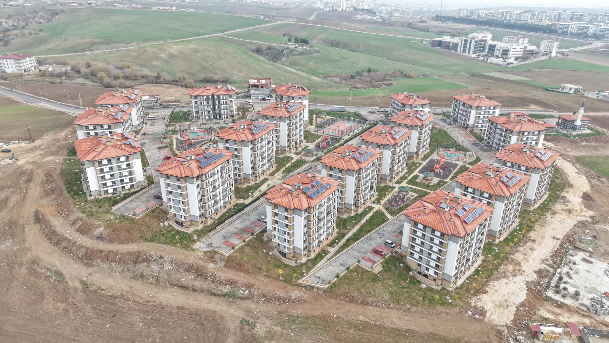 Diyarbakır İli Silvan İlçesi Çardak Mahallesi 381 Adet Konut, 6 Ticaret Merkezi, 1 Adet Cami ile Altyapı ve Çevre Düzenleme İşi